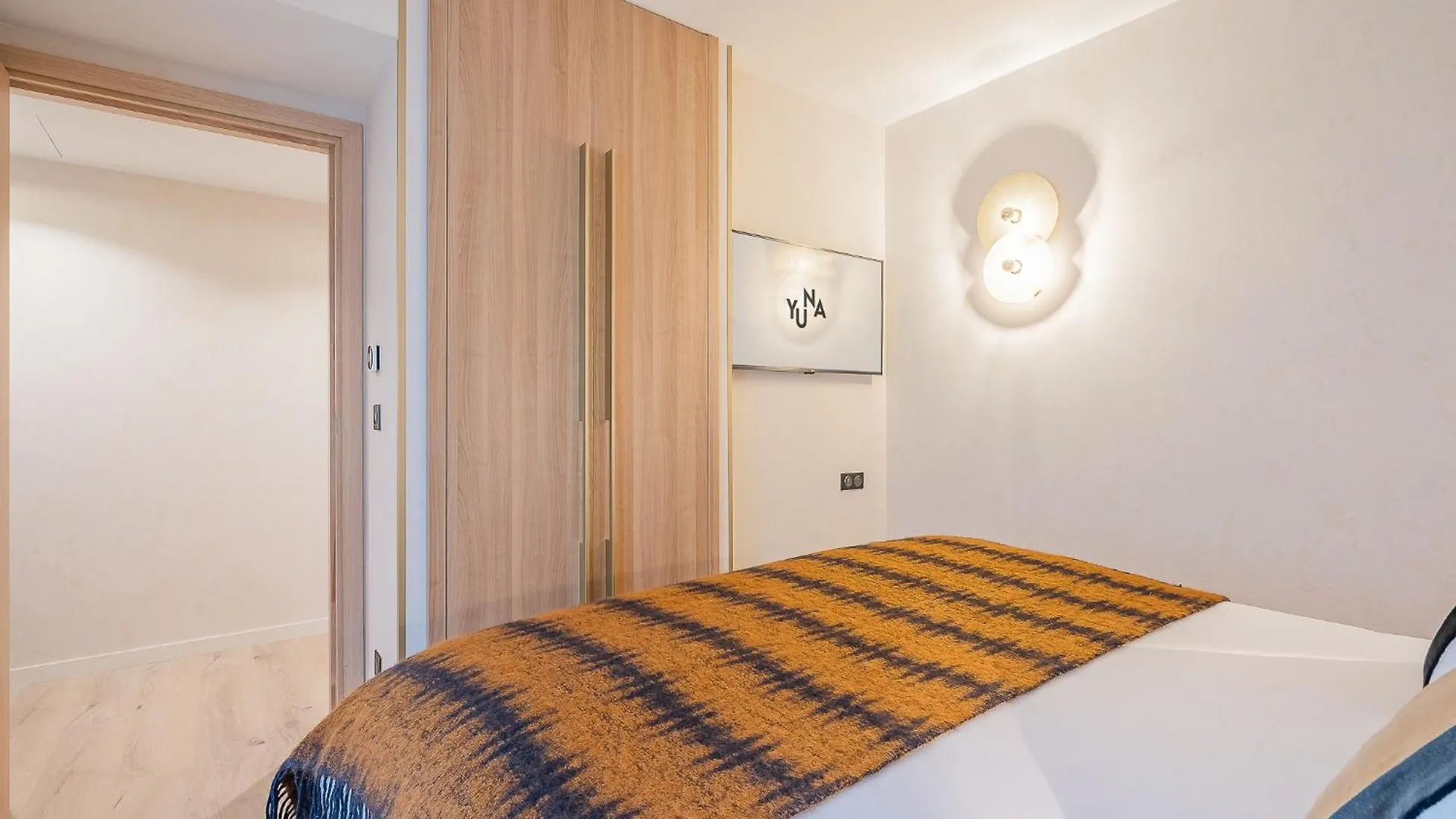 Aparthotel Yuna Porte-maillot - Levallois-Perret